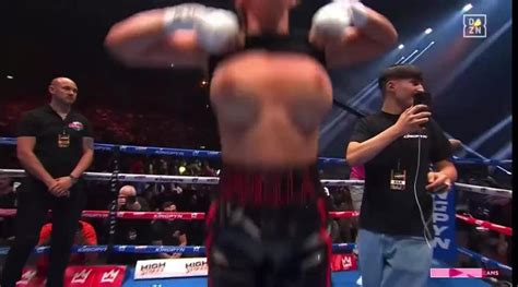 daniella hemsley celebration|Boxing: Daniella Hemsley flashes crowd after Kingpyn。